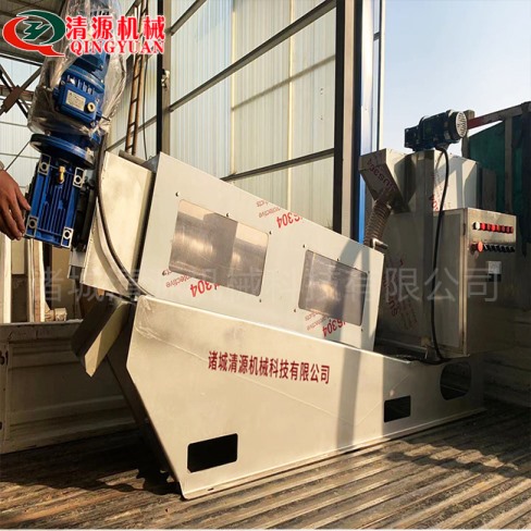 發(fā)往山東濱州客戶疊螺式污泥脫水機